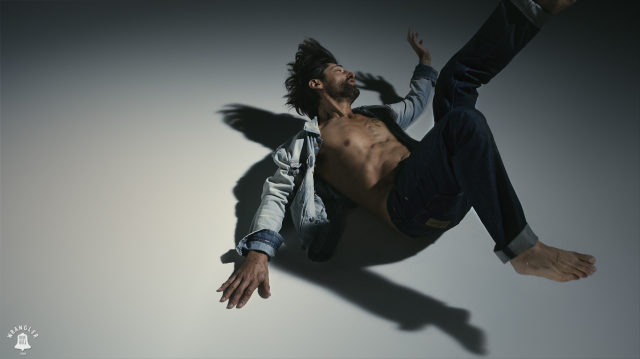Тони Уорд в рубашке Wrangler