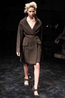 Осеннее женское пальто Prada