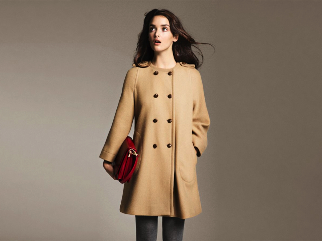 Женское пальто с круглым воротом и двойным рядом пуговиц Zara из осенне-зимней коллекции 2010