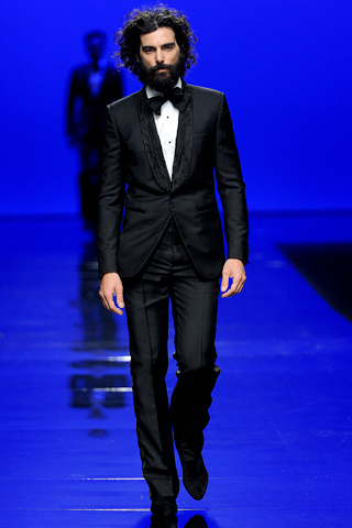 Мужчина в черном смокинге, Roberto Cavalli