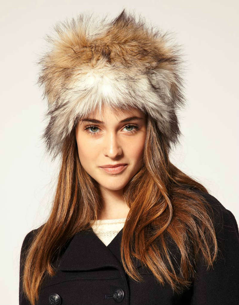 Девушка в зимней шапке из искуственного меха, River Island