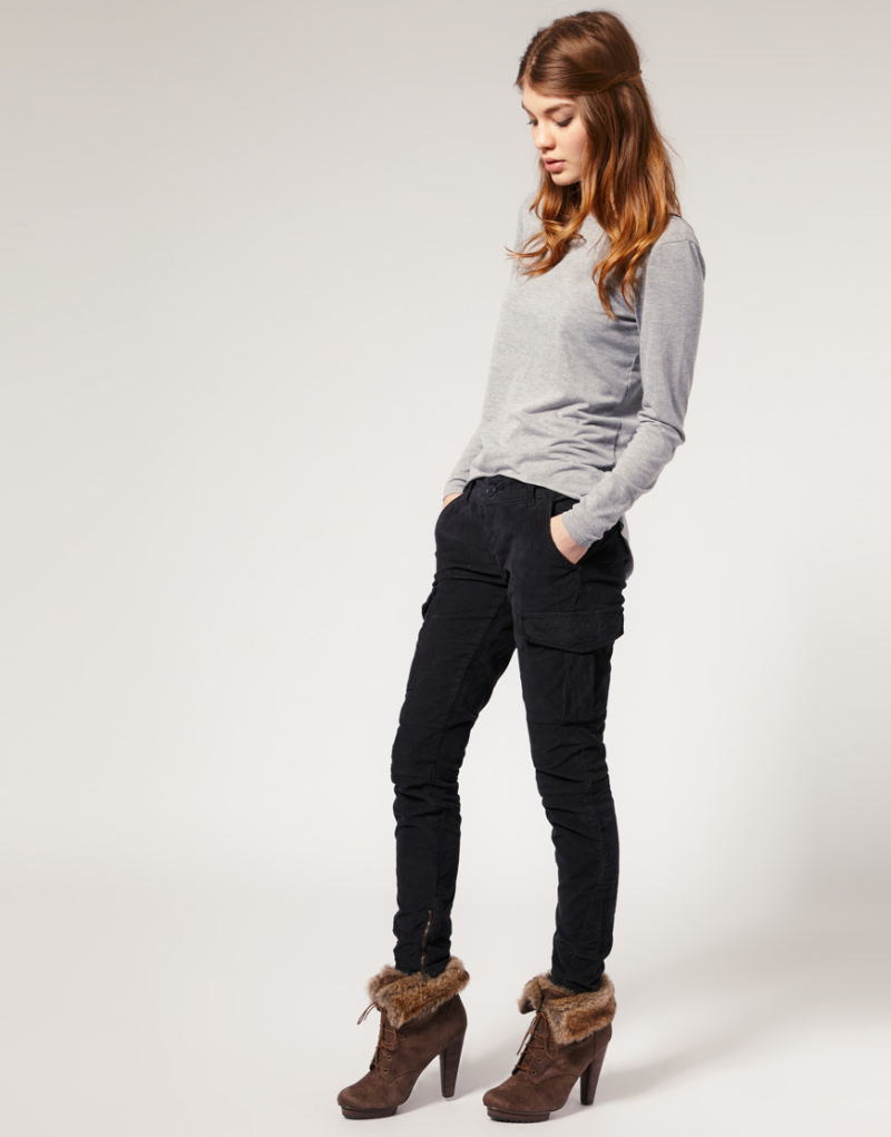 Девушка в брюках карго, Free People