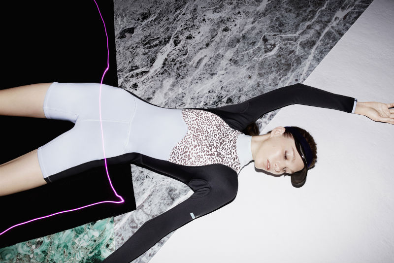 Девушка в плавательном спортивном костюме adidas by Stella McCartney