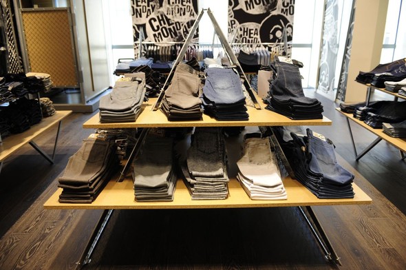 Интерьер магазина Cheap Monday в ТЦ Tsvetnoy Central Market