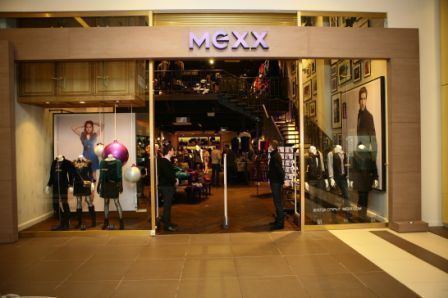 Витрина магазина Mexx