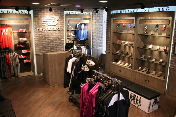 Интерьер магазина New Balance