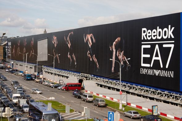 Наружная реклама Reebok и EA7 Emporio Armani
